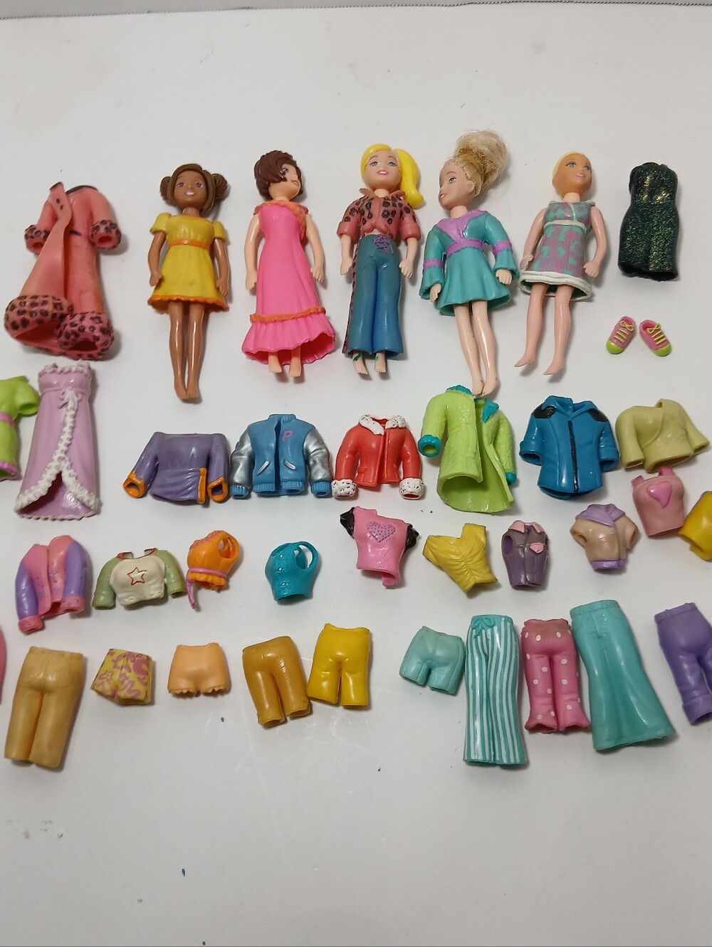 Lot of Vintage Polly Pocket Fashion Dolls and Clothing